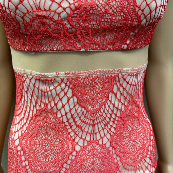 Coral mesh insert lace mini dress - Picture 2 of 4